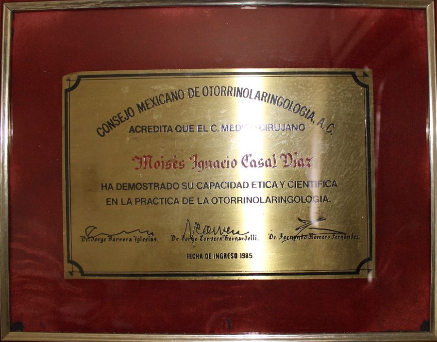 Placa del Consejo Mexicano de Otorrinolaringología, fecha de ingreso 1985
