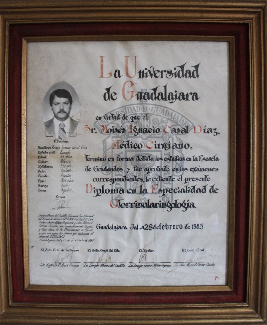 Diploma en la Especialidad de Otorrinolaringología de la Universidad de Guadalajara, 1985